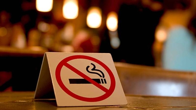 В Україні запустили сервіс для скарг на куріння в громадських місцях 