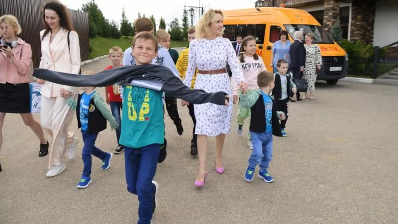 У рф незаконно всиновили щонайменше 365 українських дітей