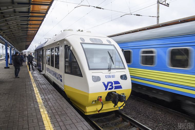 АТ "Укрзалізниця" відновлює повноцінне курсування поїздів 