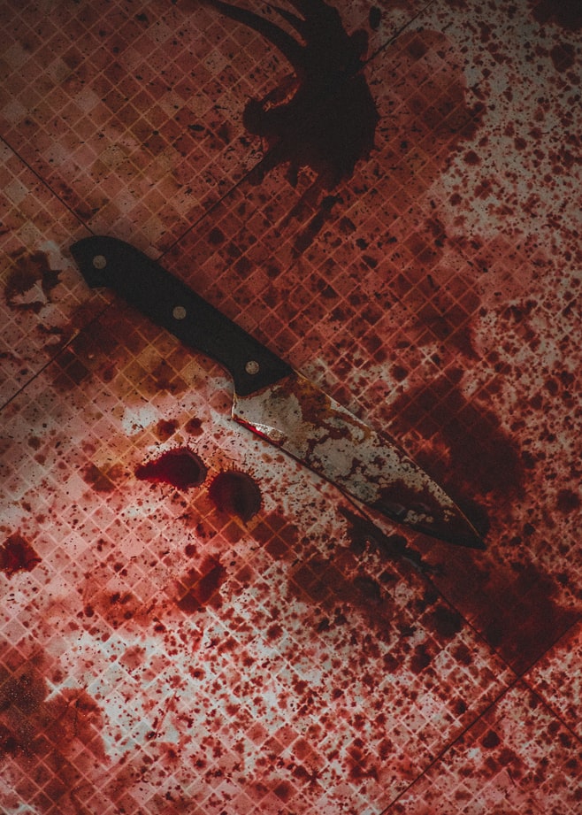 «Бог наказав вбити 15 людей»: У Кривому Розі чоловік з ножем нападав на людей. Двоє загинуло, ще вісім госпіталізовано до лікарні (ВІДЕО)