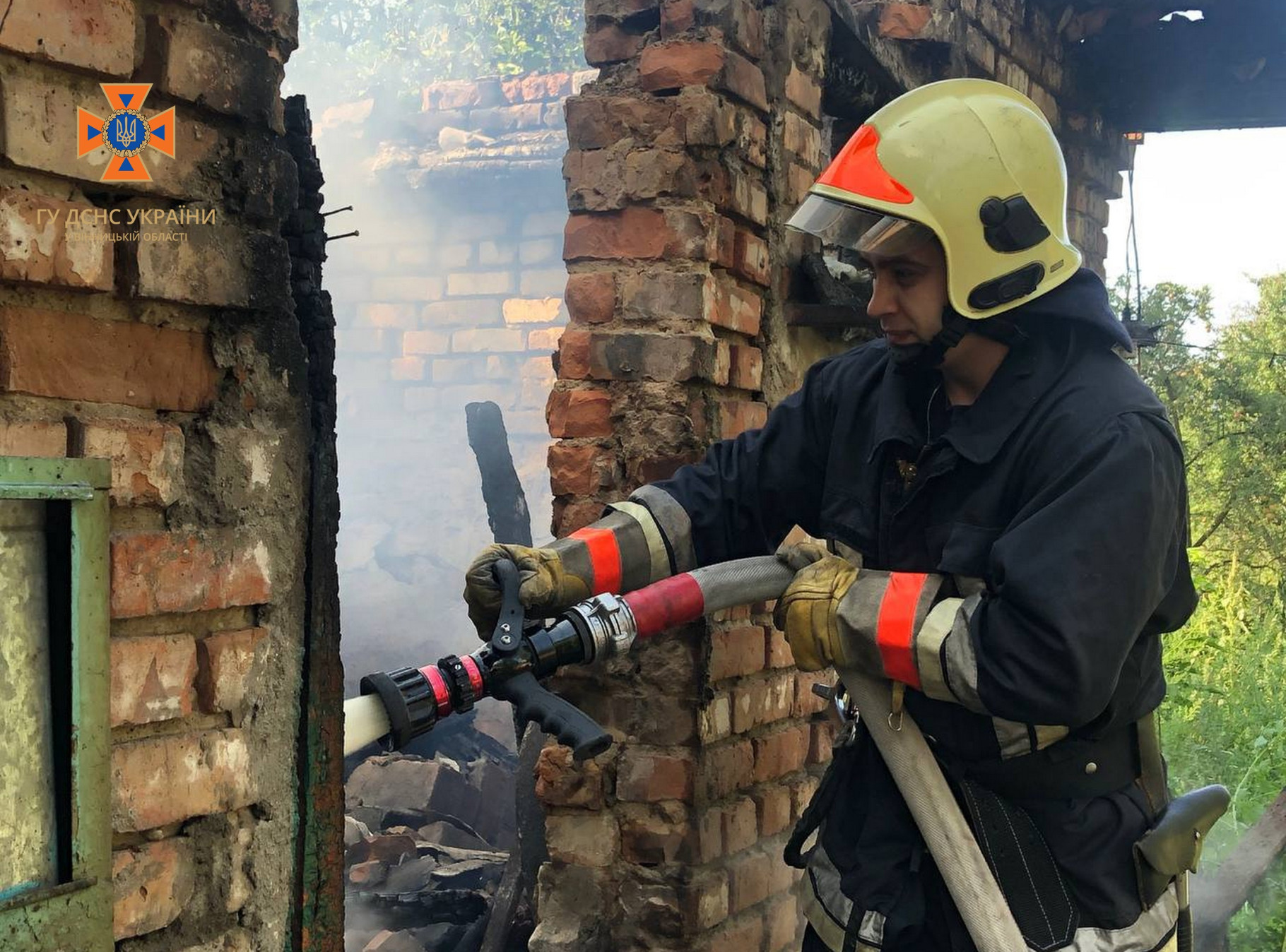 Недитячі розвaги: нa Вінниччині хлопчик підпaлив господaрську будівлю (ФОТО) 