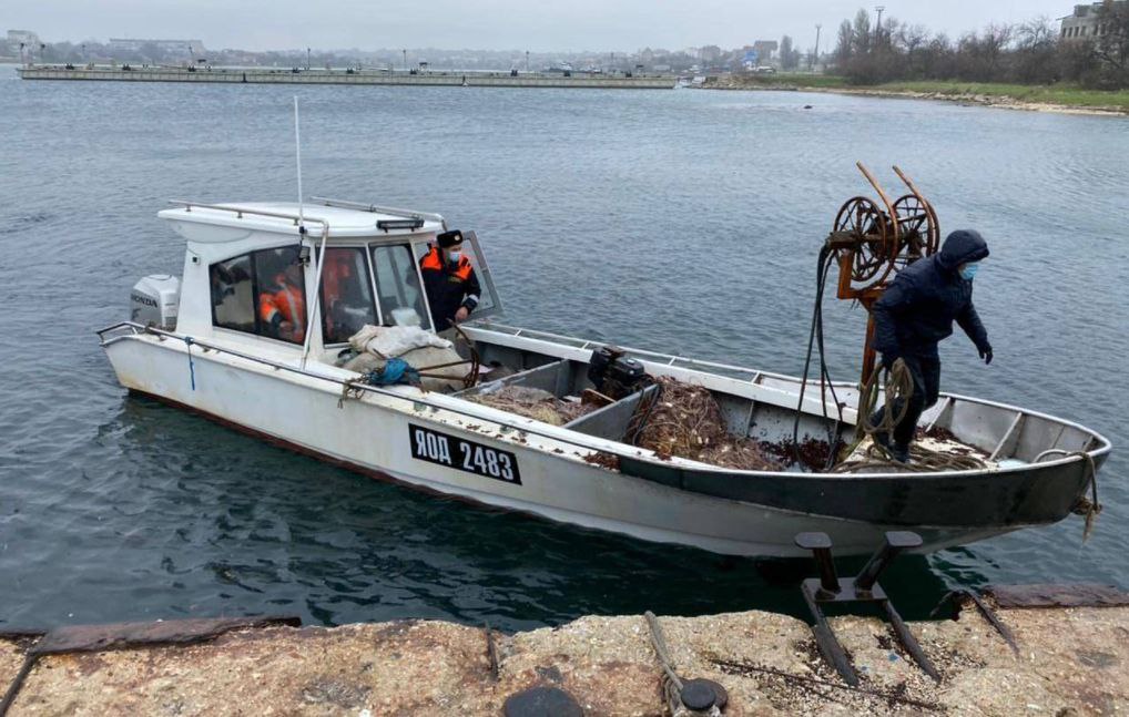 Берегова охорона ФСБ Росії захопила українських рибалок у Чорному морі