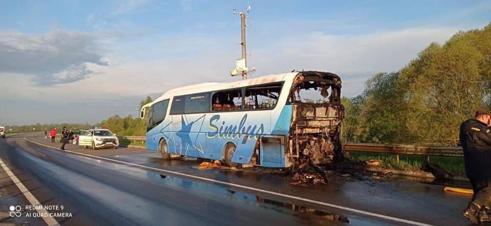 Під Львовом загорівся автобус з пасажирами, які поверталися з Польщі