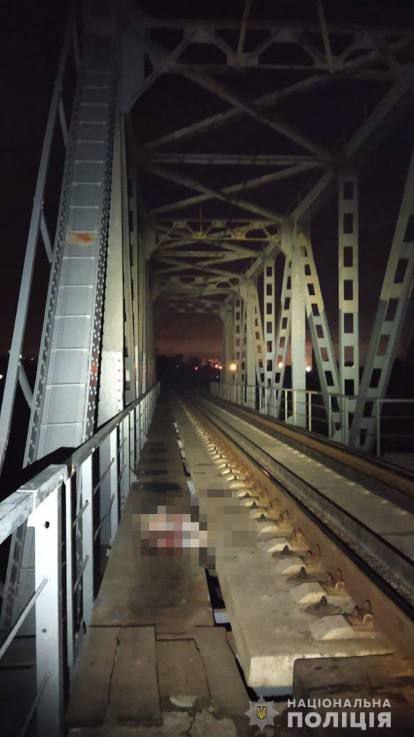 У Харкові від удару струмом на залізничному мосту загинула 13-річна школярка