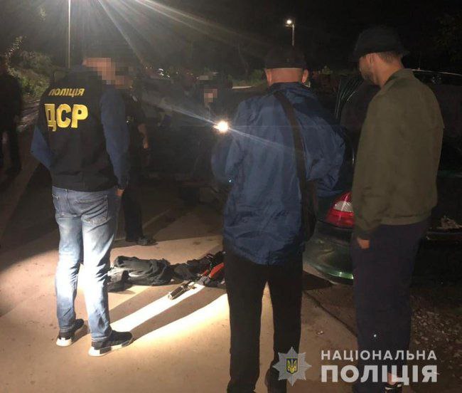 Авто з двома кілерами, випадково зупинили поліцейські на Івано-Франківщині