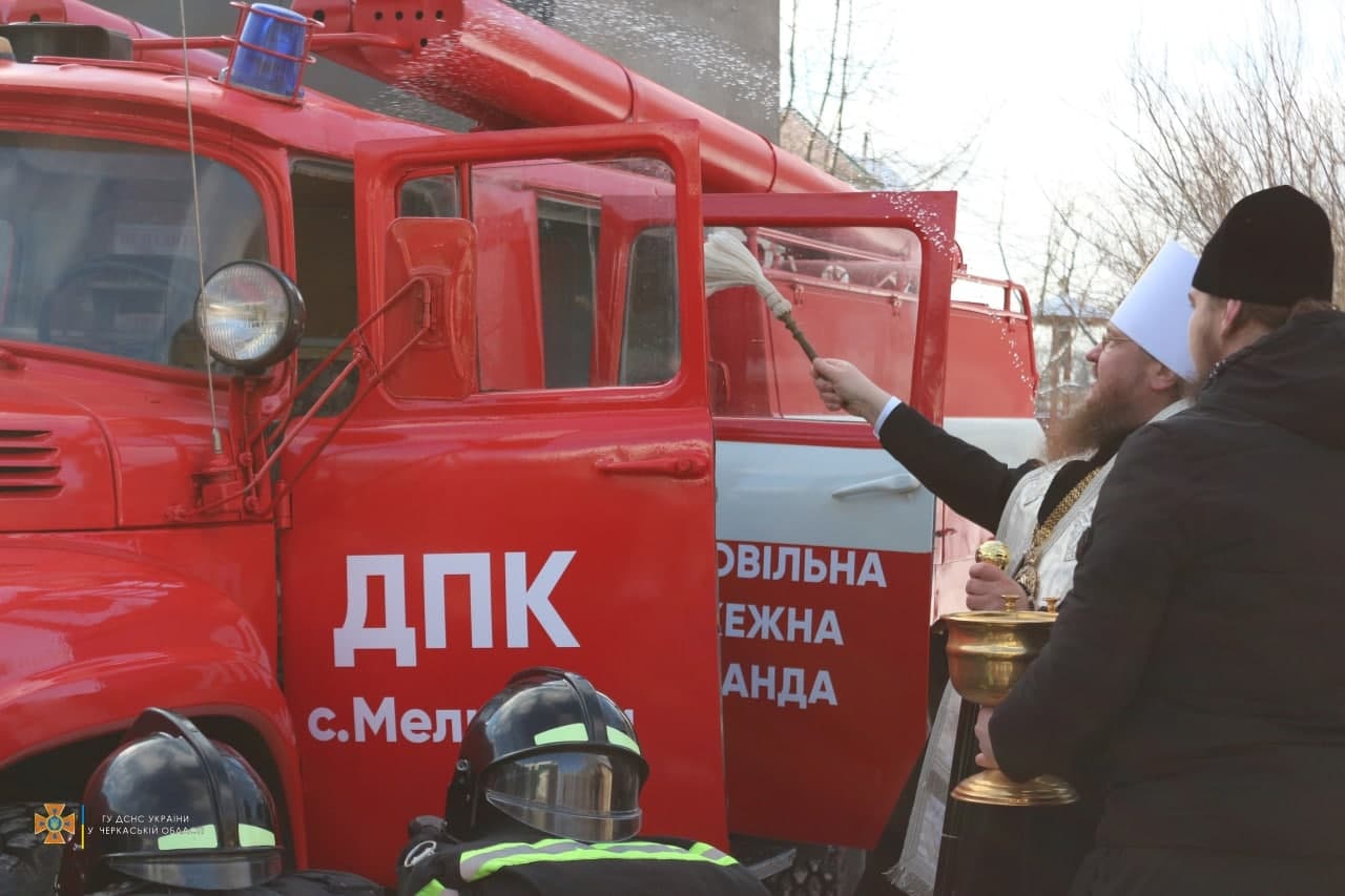 В Україні запрацювала перша добровільна пожежна команда, у якій нестимуть службу черниці