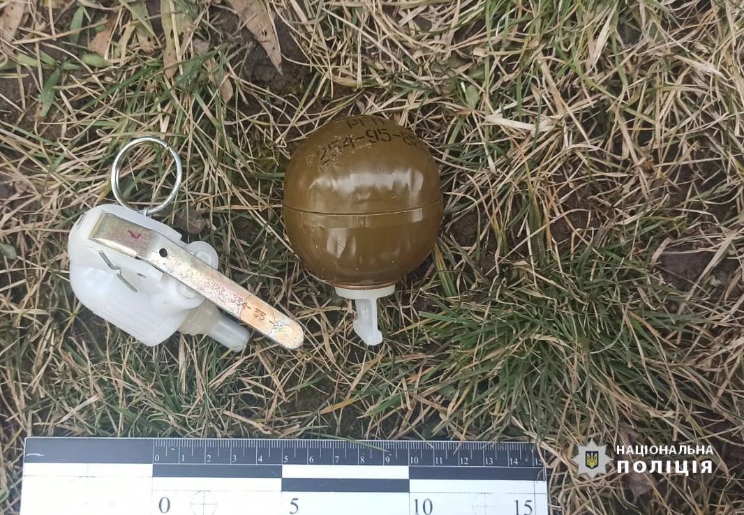 На Вінниччині у 19-річного хлопця знайшли гранату із запалом