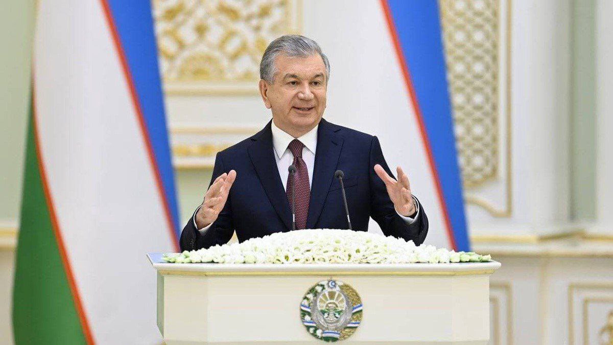 В Узбекистані прийняли поправки до Конституції, які дозволяють чинному президенту залишатися на посаді до 2040 року