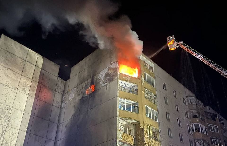 На Кіровоградщині дрон потрапив в багатоповерхівку  - є постраждалі