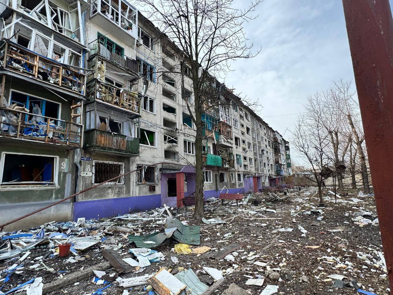 російські війська скинули 11 авіабомб на Костянтинівку, загинули 2 людини, 8 дістали поранення