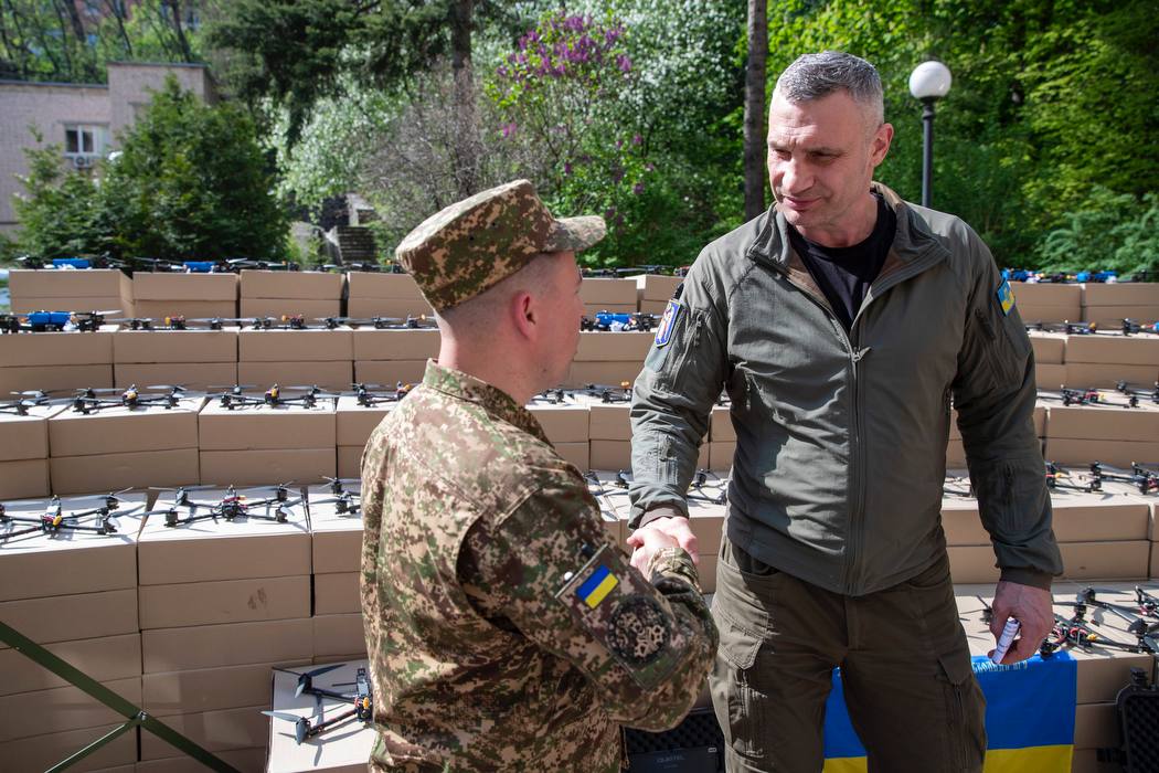 Кличко: громада столиці продовжує допомагати військовим
