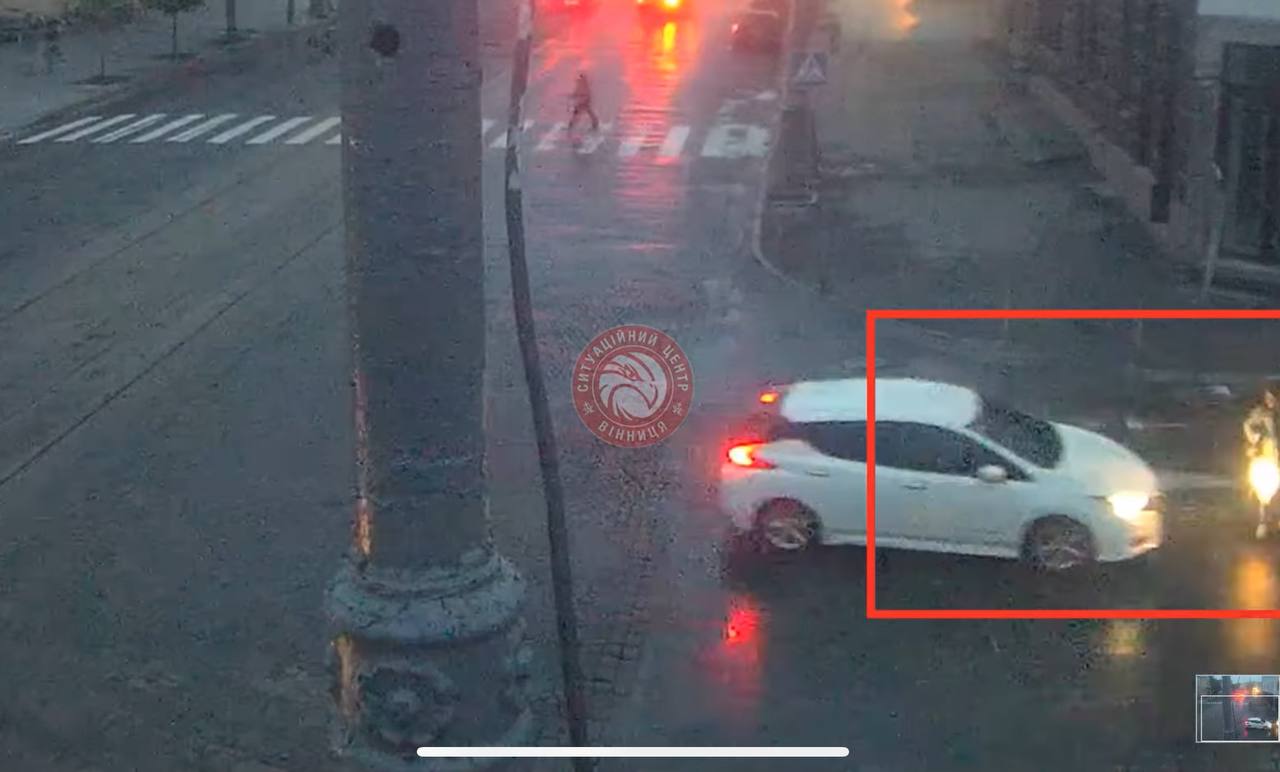 На пішохідному переході: у центрі міста водій збив жінку й сам доставив її до лікарні