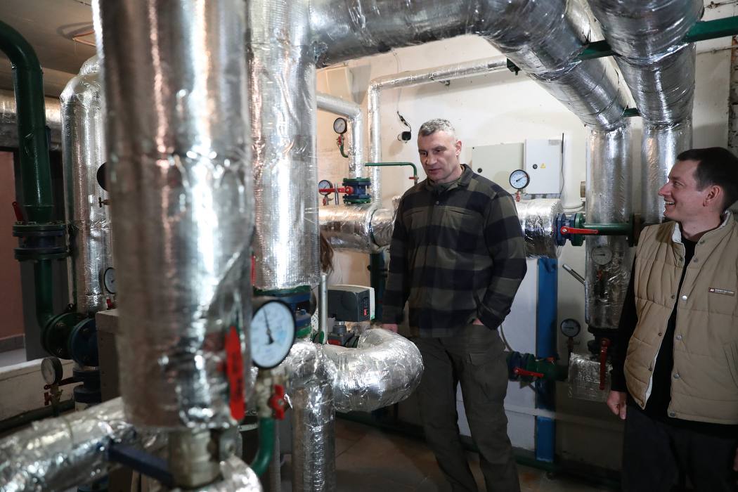 Київ підтримує енергонезалежність: у багатоповерхівці на Голосіївському встановили сонячні панелі