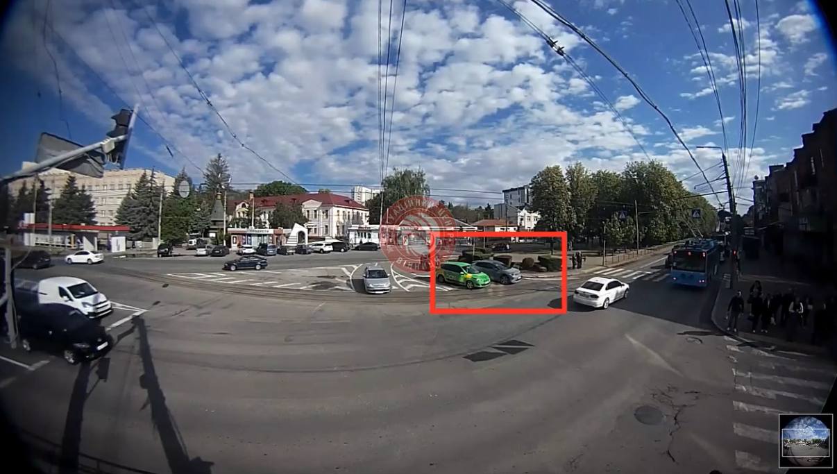 Ранкова ДТП на Пирогова: Renault не розминувся з Volkswagen