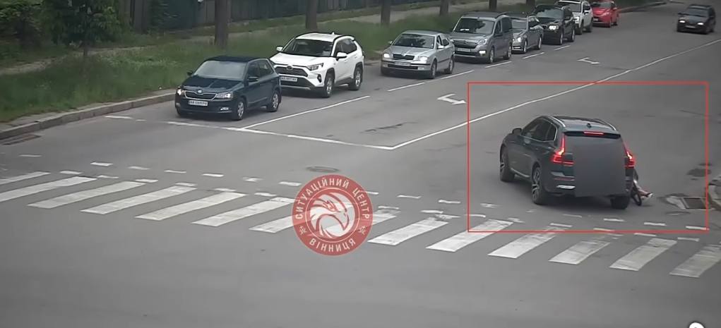 Зіткнення без наслідків: у Вінниці велосипедист і водій Volvo вирішили ДТП мирно