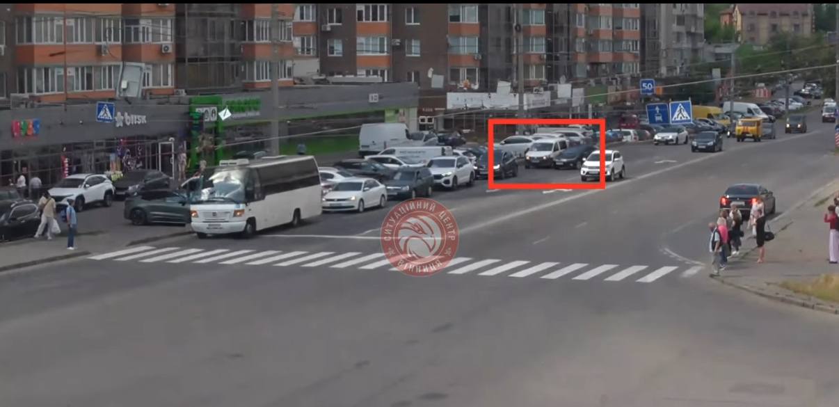 Зіткнення без ускладнень: на Київській вулиці водії оформили ДТП за європротоколом