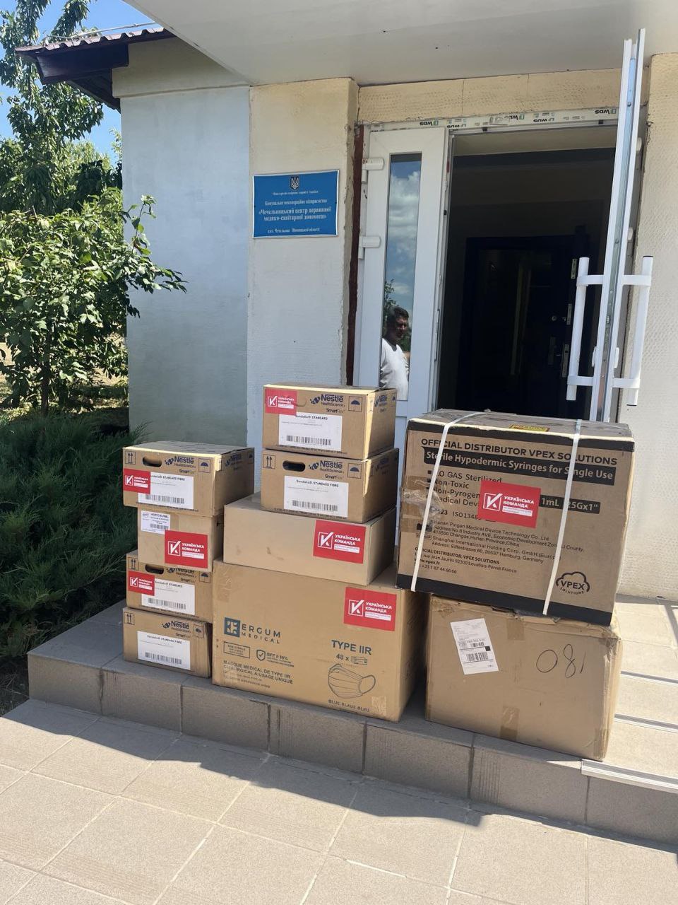 Підтримка для медиків і пацієнтів: «Українська команда» передала допомогу Чечельницькому центру ПМСД