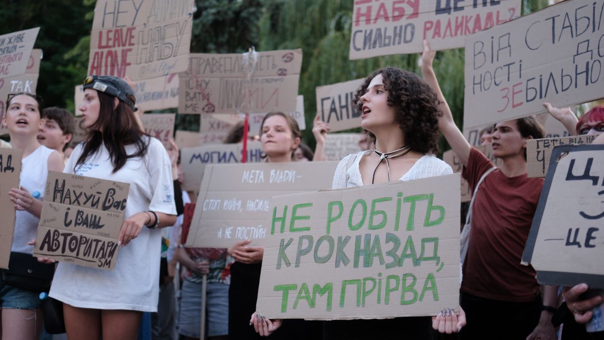 Громадянське суспільство змусило владу відновити незалежність НАБУ і САП – час зупинити тиск на ЗМІ, активістів та самоврядування, - УДАР 