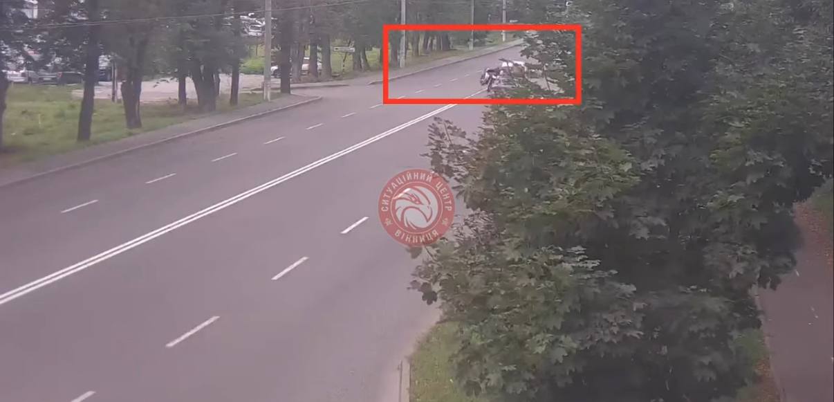 На Гніванському шосе зіткнулися мотоцикл і Ford: обійшлося без постраждалих