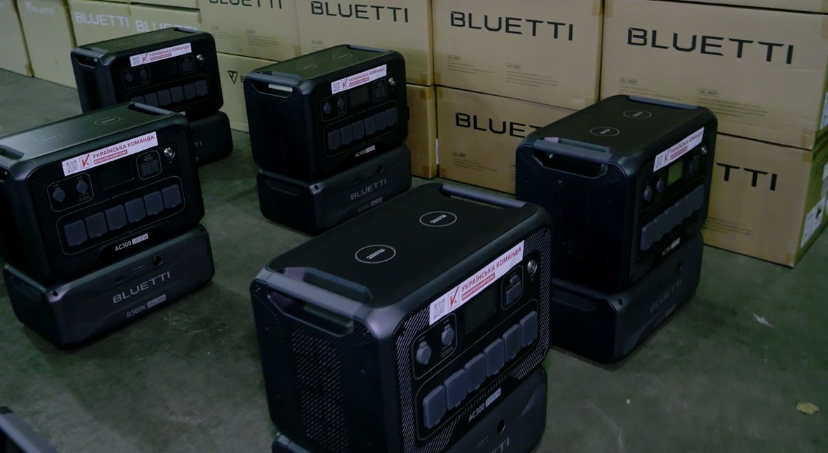 Для безперебійної роботи РЕБів та дронів: 44 ОМБр отримала від «Української команди» потужні зарядні станції