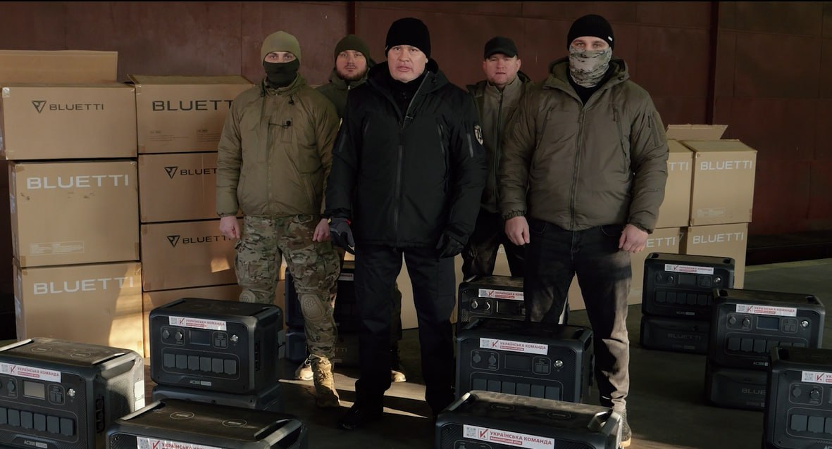 «Українська команда» передала розвідникам ГУР МО зарядні станції для безперебійної роботи техніки 