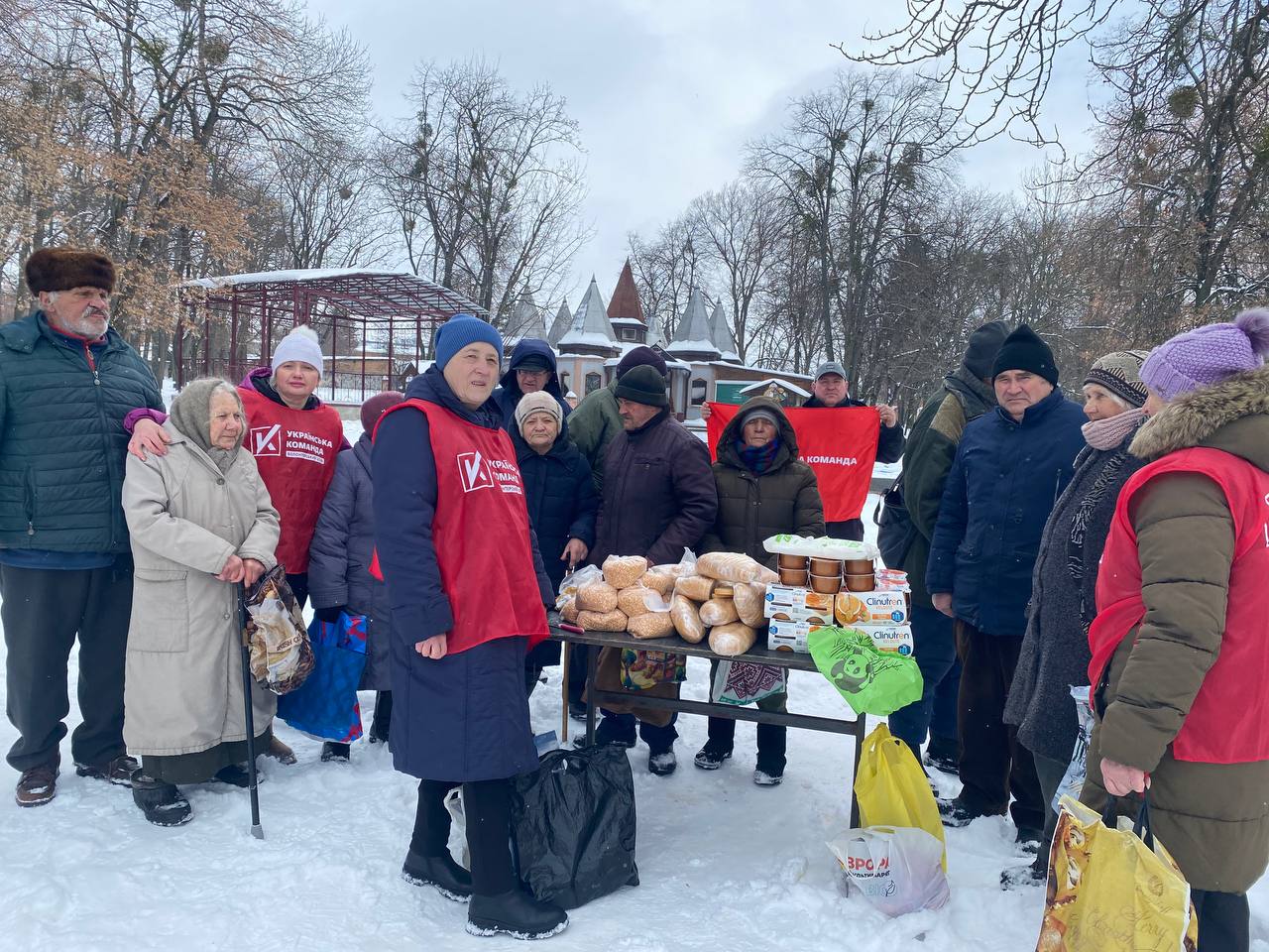 Волонтери «Української команди» підтримали мешканців Гайсина продуктовою допомогою