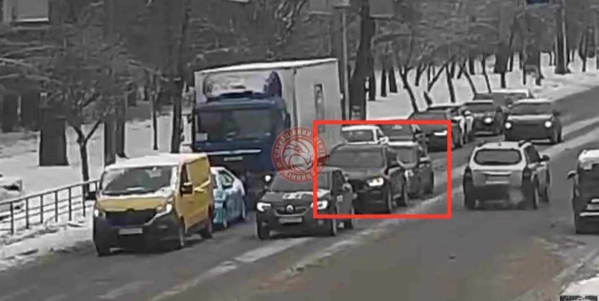 На Хмельницькому шосе сталася ДТП за участю трьох автомобілів