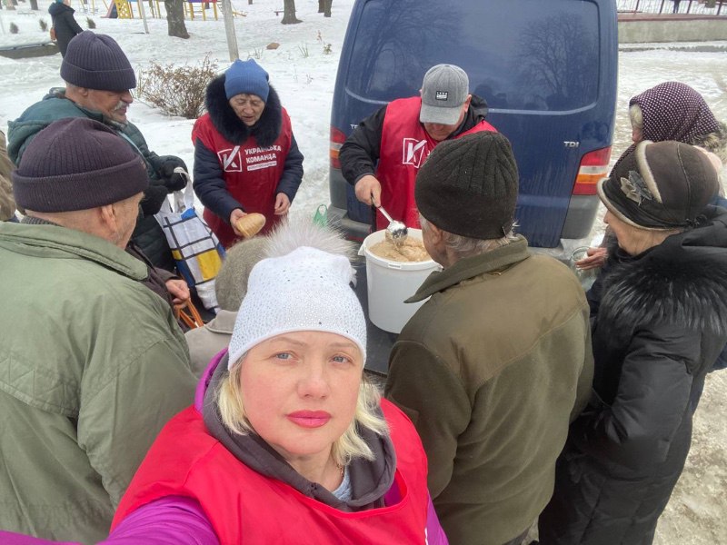 Гарячі обіди, що об'єднують в центрі міста Гайсин