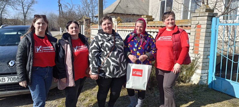 Волонтери привезли гуманітарну допомогу для жителів Сумівки