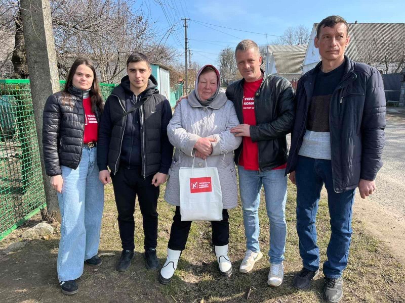 Підтримка поруч: волонтери «Української команди» відвідали село Флорино