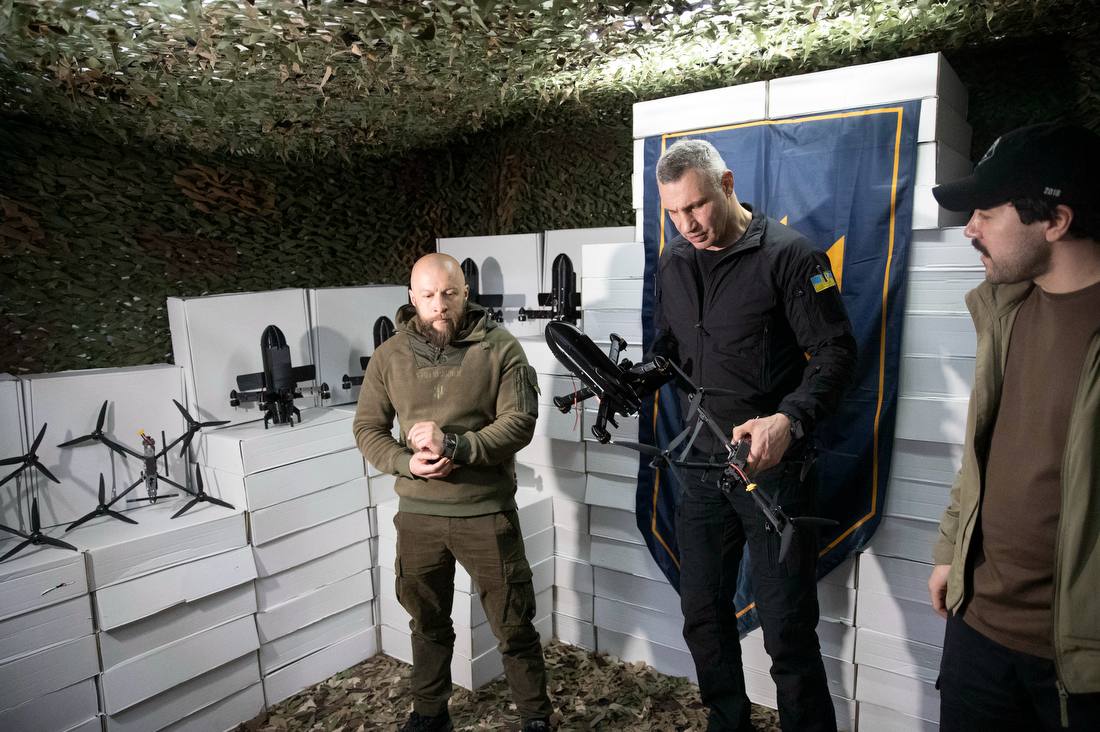 Київ передав на фронт тисячі дронів: чергова допомога для захисників