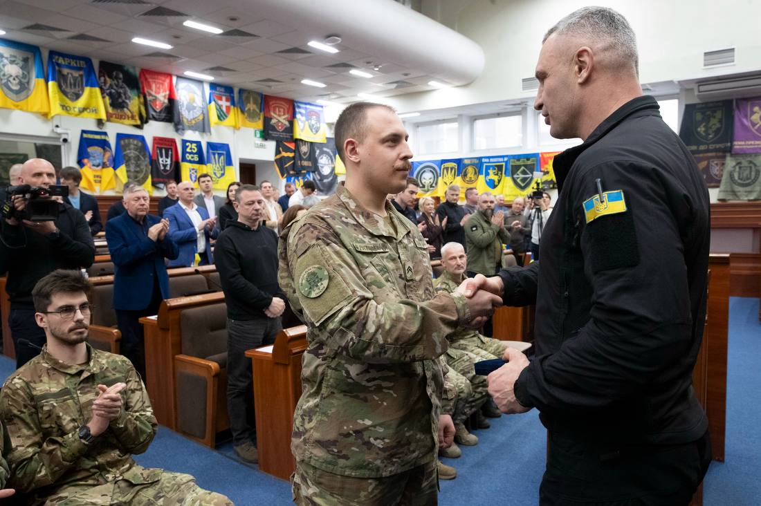 У Києві відзначили бійців «Азову»: 11 військових отримали нагороди від столиці