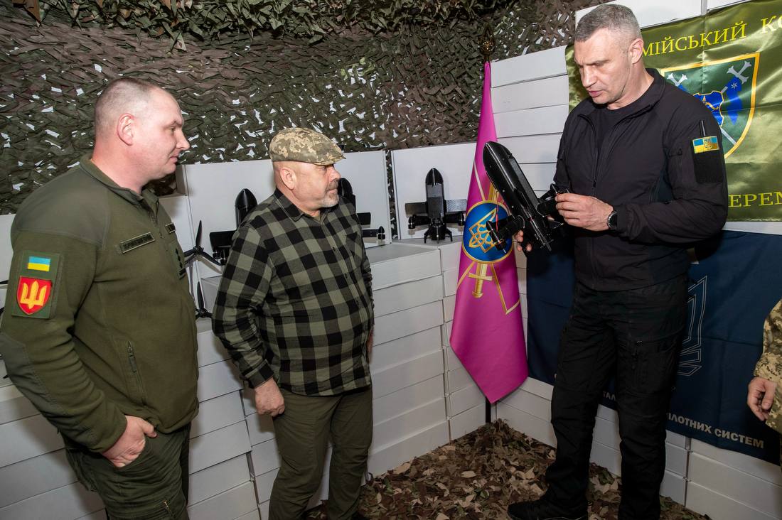 Київ передав ще 3000 дронів для фронту: допомогу отримали бійці 12-го армійського корпусу