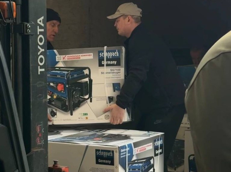 Волонтери «Української команди» передали чергову партію генераторів 110 бригаді ЗСУ