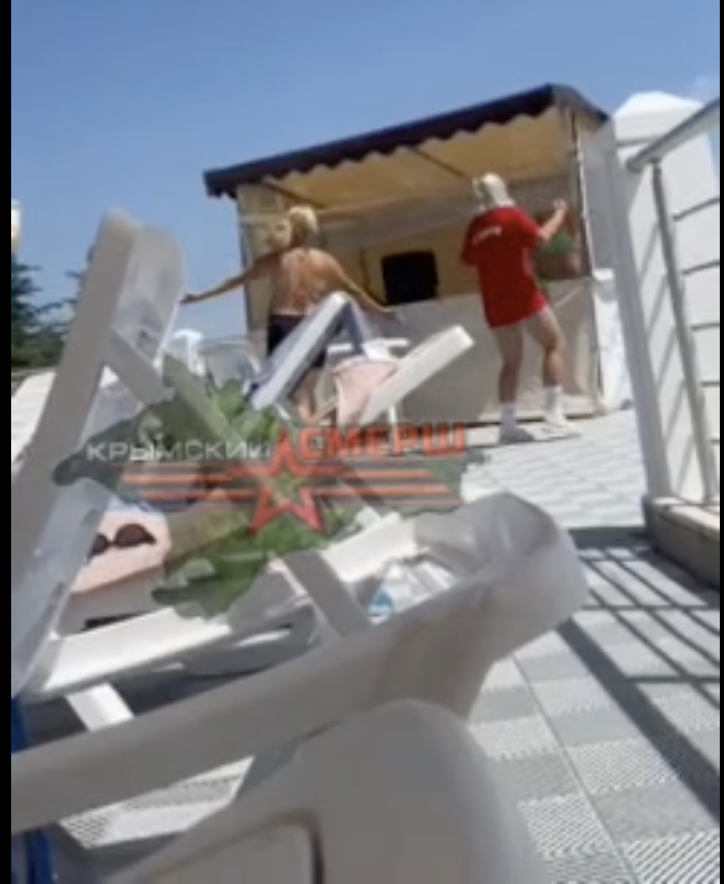 У Криму трьох дівчат за танець під Сердючку оштрафували та змусили співати пісню про путіна