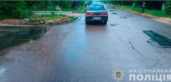 На Вінниччині водій виїхав на зустрічну смугу і збив велосипедиста