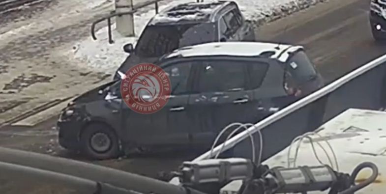  У Вінниці водій Renault врізався в Nissan