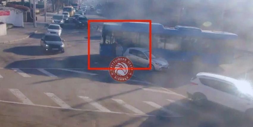 Дві ранкові ДТП  - дорожній рух у Вінниці ускладнено