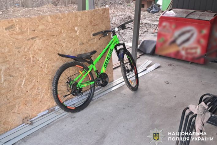 Нa Вінниччині дорослий чоловік поцупив дитячий велосипед