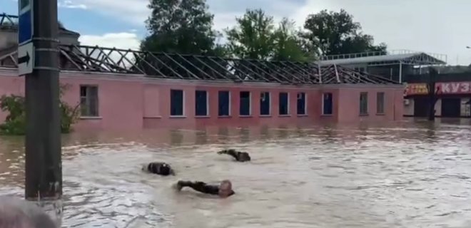 Керч в окупованому Криму пішла під воду: затопило насосні станції (відео)