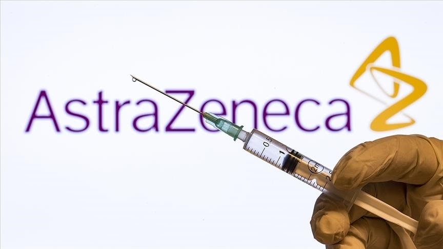 Розробник вакцини AstraZeneca заявив, що зупинити пандемію щепленнями неможливо