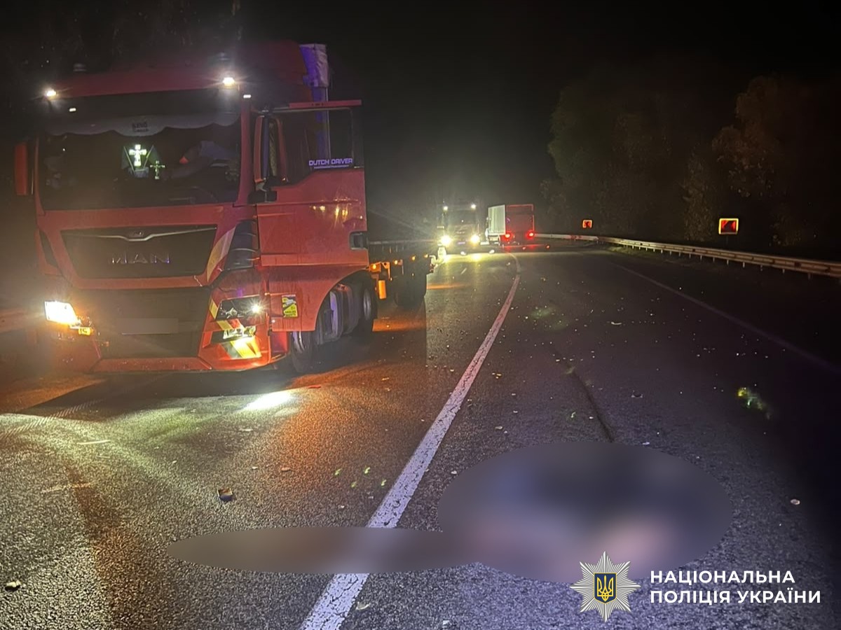 На об’їзній Немирова вантажівка на смерть збила 39-річного пішохода