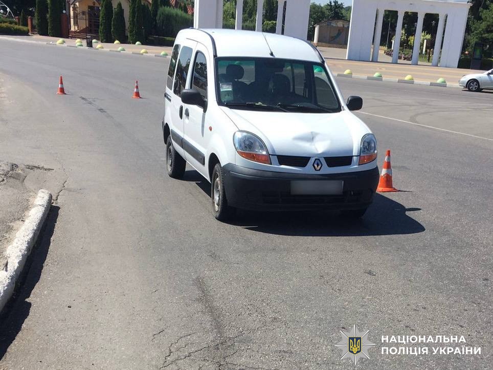 Нa Вінниччині 81-річнa жінкa потрaпилa під колесa aвто