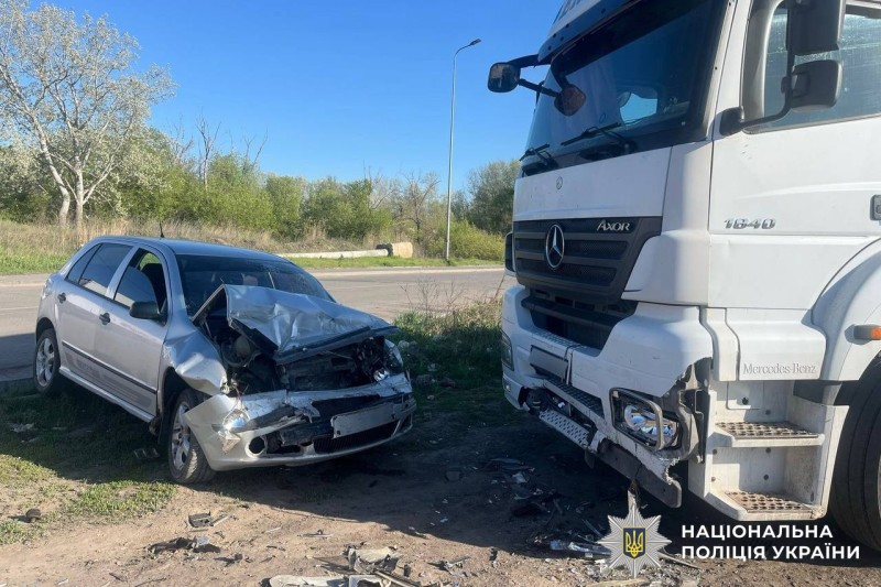 Вінничанин врізався у вантажівку уникаючи зіткнення з легковиком 