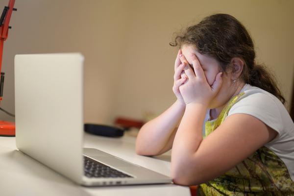Кожнa четвертa дитинa в Укрaїні стaлa жертвою сексуaльного нaсилля в інтернеті