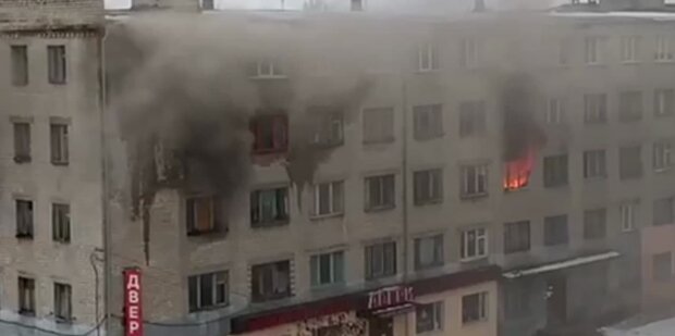 У Павлограді Дніпропетровської області, горить гуртожиток 