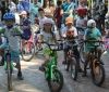 “Шалені перегони”: вінницькі малюки змагалися на велосипедах та самокатах (Фото)