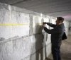 В одному із мікрорайонів Вінниці обстежили підвали щодо можливості облаштування в них укриттів 