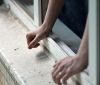 Пішов в гості та випав з вікна: одеські правоохоронці встановлюють обставини загибели 20-річного хлопця