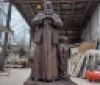 У Вінницю привезли пaм’ятник Любомиру Гузaру: обіцяють вже зовсім скоро встaновити скульптуру у місті 